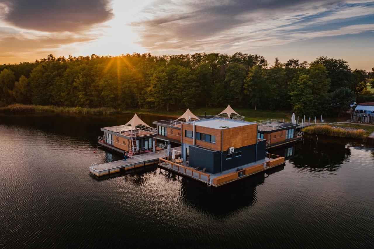 Schwimmende Ferienhaeuser Auf Dem See - Spreewald ヴェッチャウ エクステリア 写真